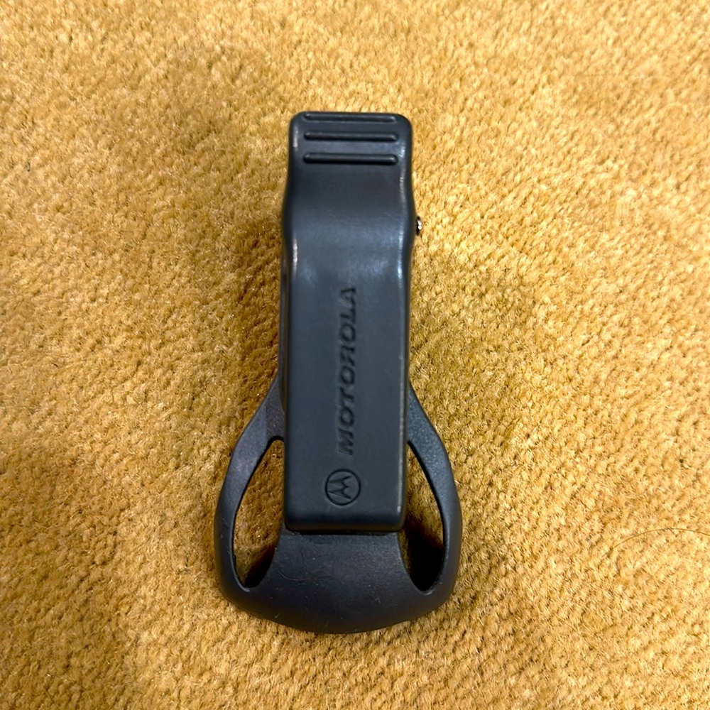 MOTOROLA DARK GREY RIGOD PLASTIC CELL PHONE HOLDER BELT CLIP